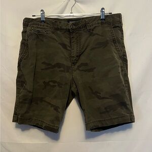American Eagle Outfitters Extreme Flex Slim Fit Camo Shorts - Size 33